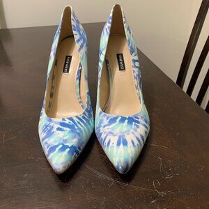 size 12 nine west tatiana blue tie dye suede heels
